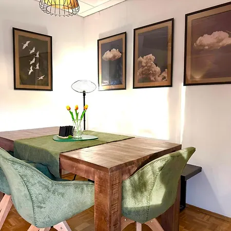 Apartment Gruen Moebliertes Wohnen Auf Zeit Mit 2 Schlafzimmern Und 65 Zoll Tv *